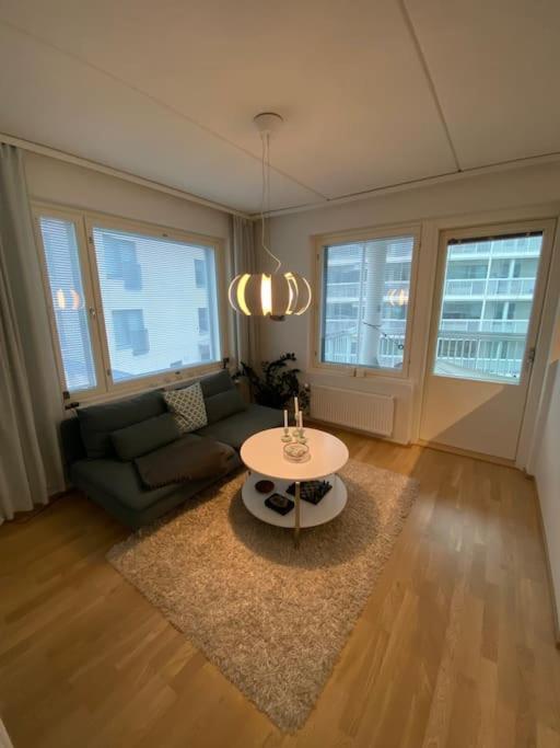 Modern Two Bedroom Apartment Near Helsinki Airport Vantaa Exterior foto